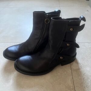 NEW NEVER WORN FIORENTINI + BAKER ( ERNA) WOMENS 38 (8)